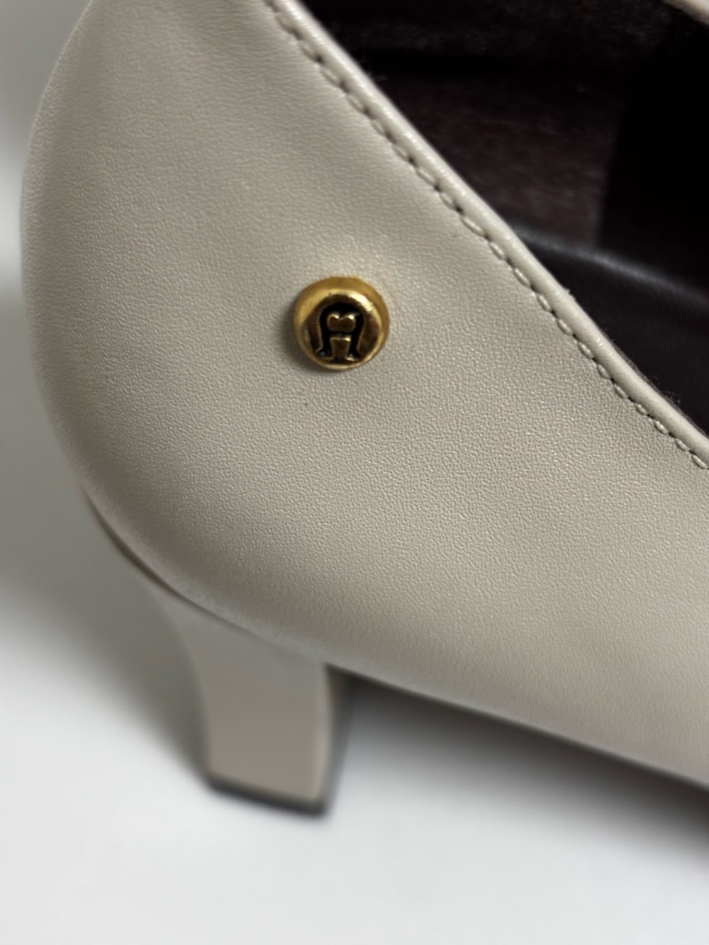 Etienne Aigner G-OLGA Beige Leather Square Toe Block Heel Pumps 8M - Picture 8 of 12